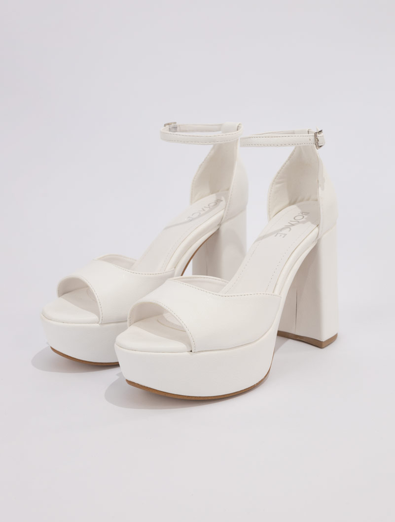 Sandales à talons hauts